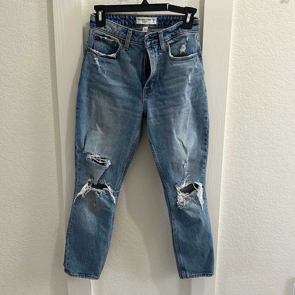 Abercrombie and Fitch high-rise mom Jeans. Curve love